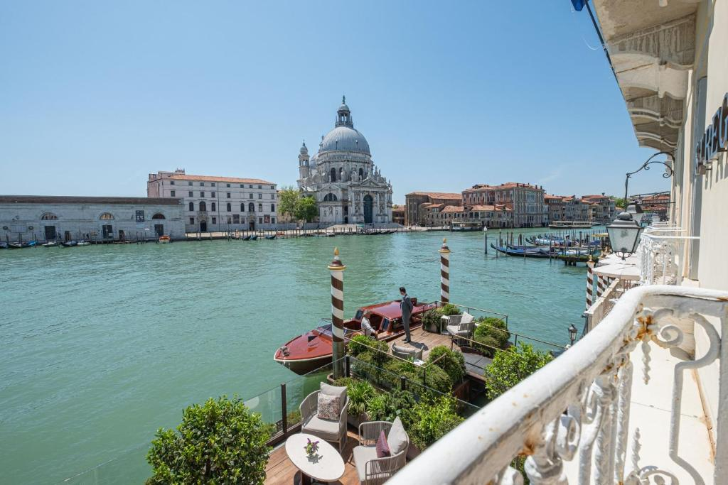 Vue sur le canal depuis le The St. Regis Venice Hotel