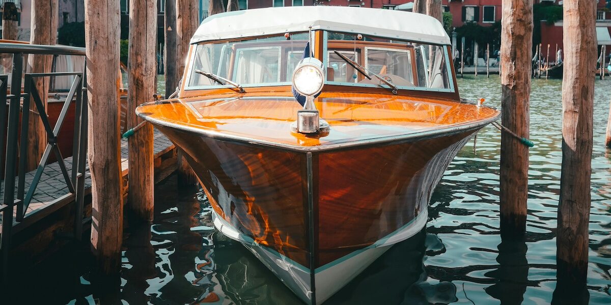 Bateau-taxi de face - Les Escapades à Venise