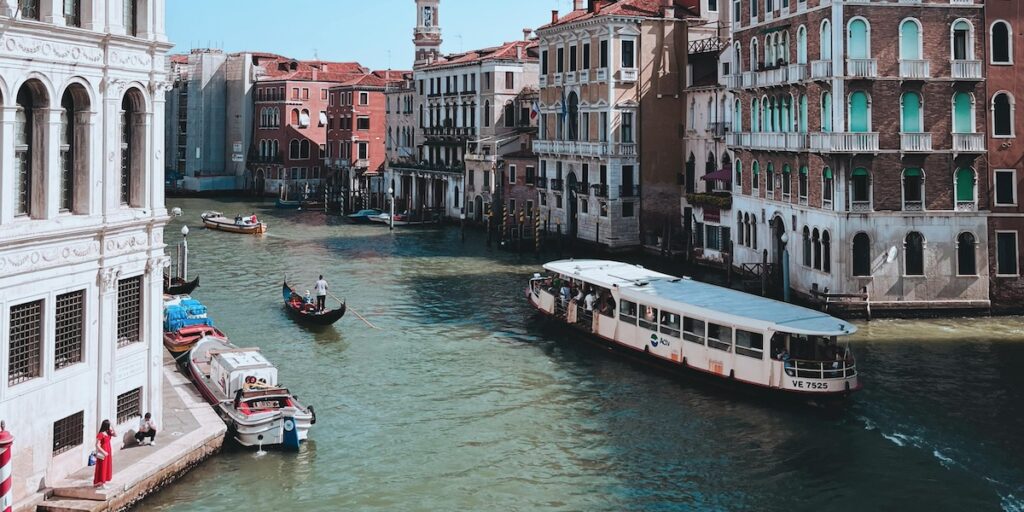 Vaporetto sur le Grand Canal - Les Escapades à Venise