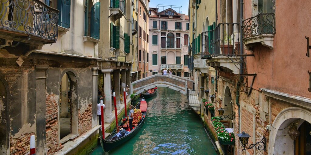 Gondole sur le canal de Venise - Les Escapades à Venise