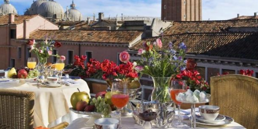 Terrasse avec vue sur le Campanile Saint-Marc - Les Escapades à Venise