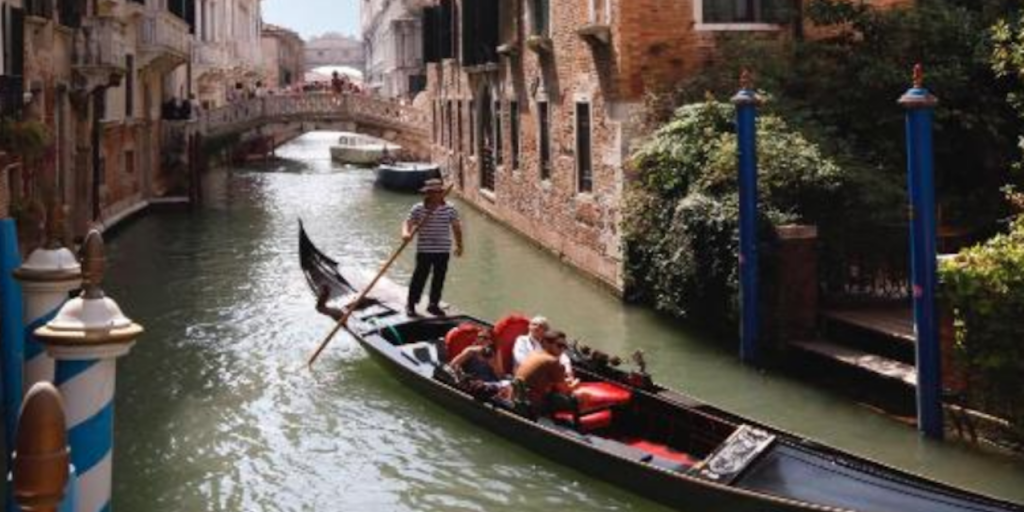 Gondole sur le canal de Venise - Les Escapades à Venise