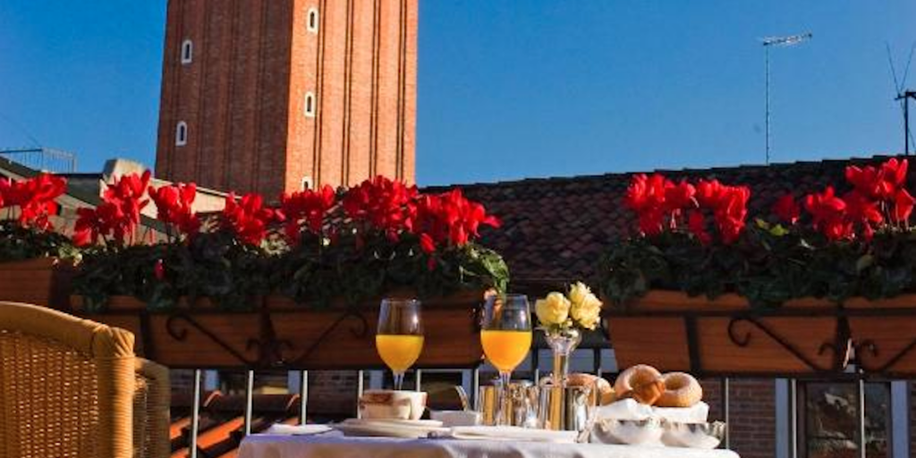 Terrasse avec une vue sur le campanile Saint-Marc - Les Escapades à Venise