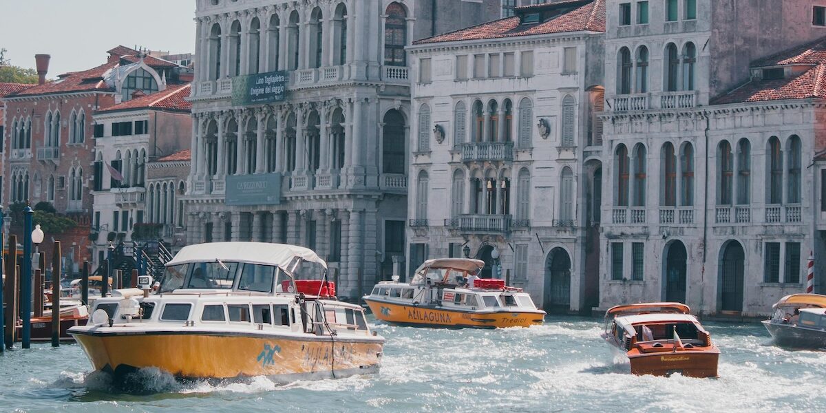 Bateau-taxi sur le grand canal de Venise - Les Escapades à Venise