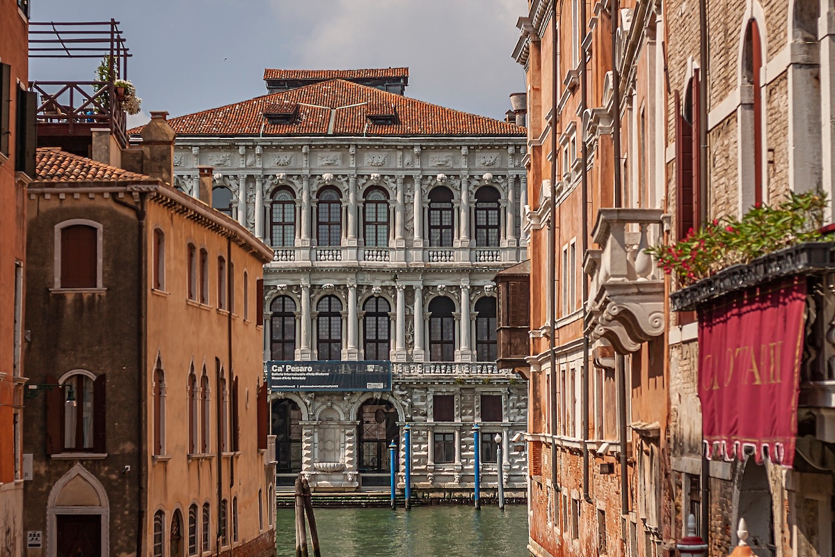 Devanture du musée Ca'Pesaro - Les Escapades à Venise