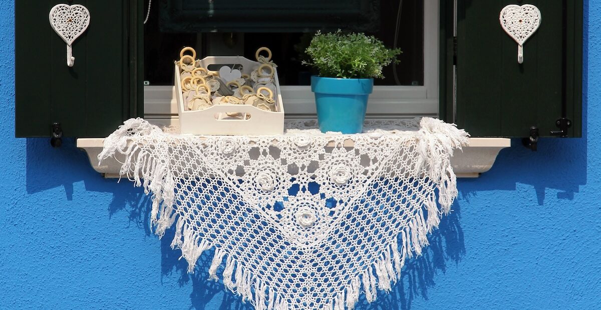 Dentelle brodée sur un balcon - Les Escapades à Venise