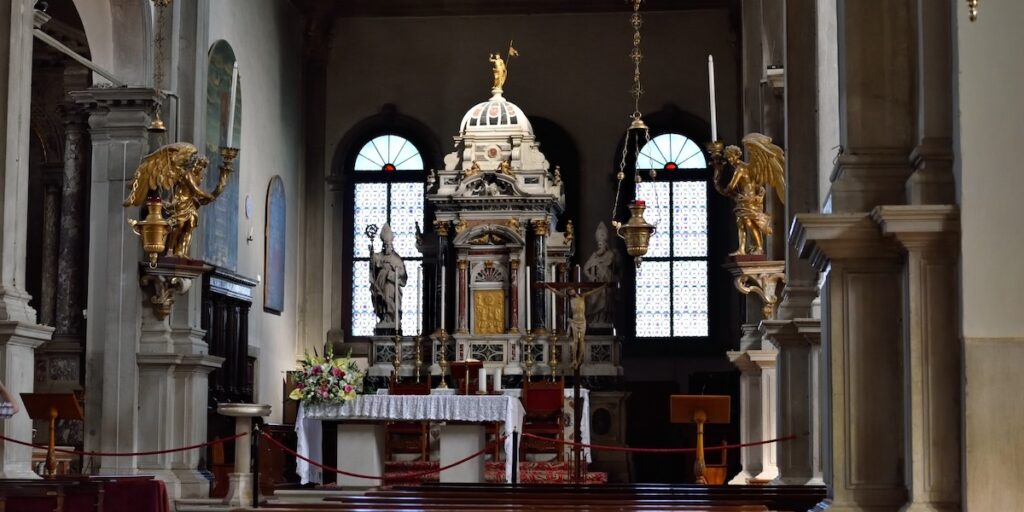 Intérieur de l'Église San Martino - Les Escapades à Venise
