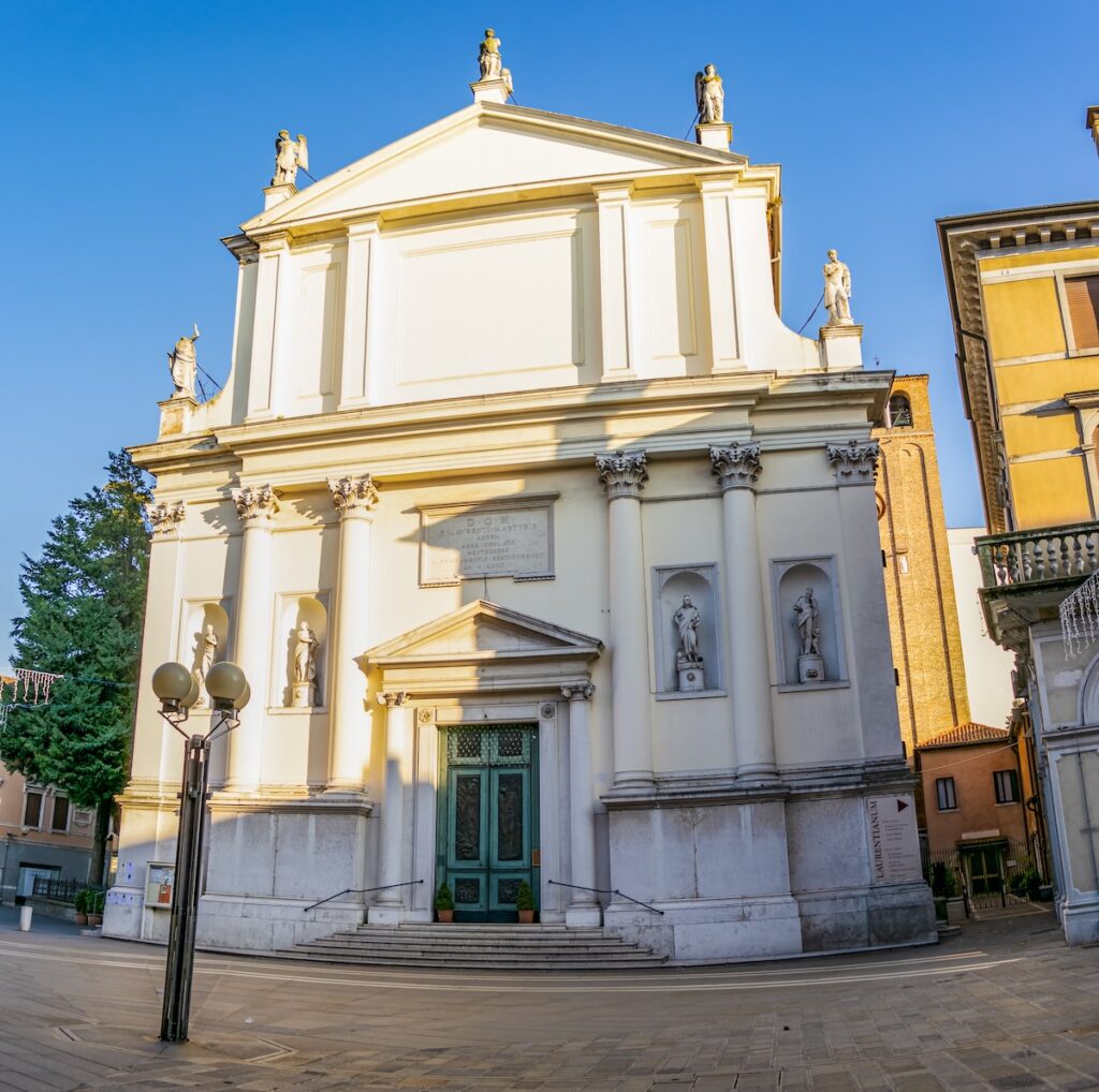 Façade de la cathédrale de Mestre - Les Escapades à Venise
