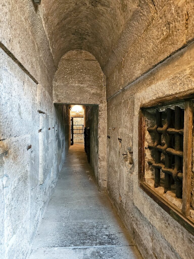 Couloir de la prison de Venise - Les Escapades à Venise