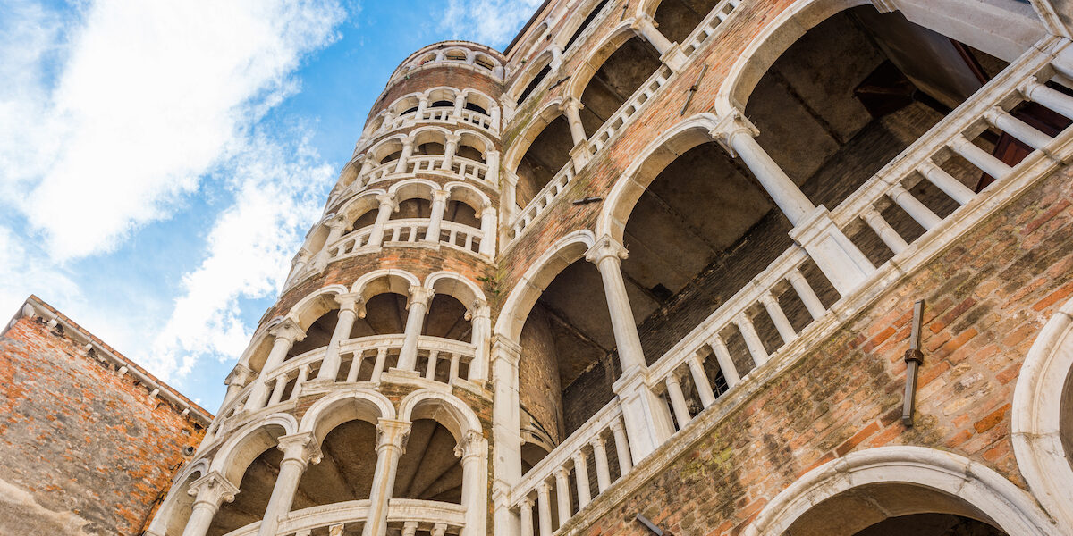 Palais Contarini del Bovolo : le plus grand escalier en colimaçon de Venise !